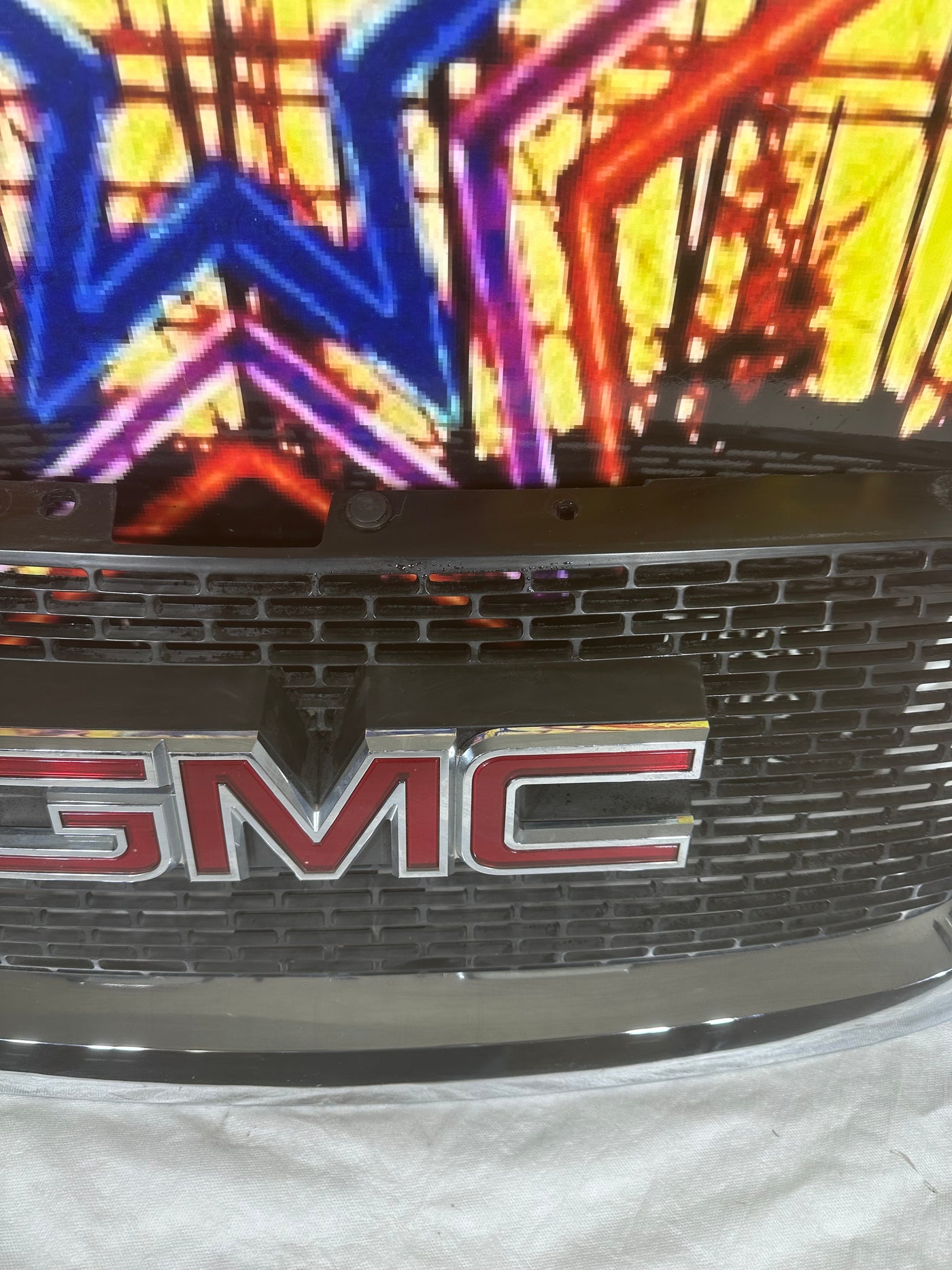 2007-2012 GMC Acadia Grille Assembly w/ Emblem & Chrome Border OEM