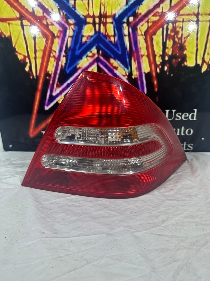 2001-2004 Mercedes-Benz C-240 Right Passenger Tail Light Lamp 2038201064 OEM