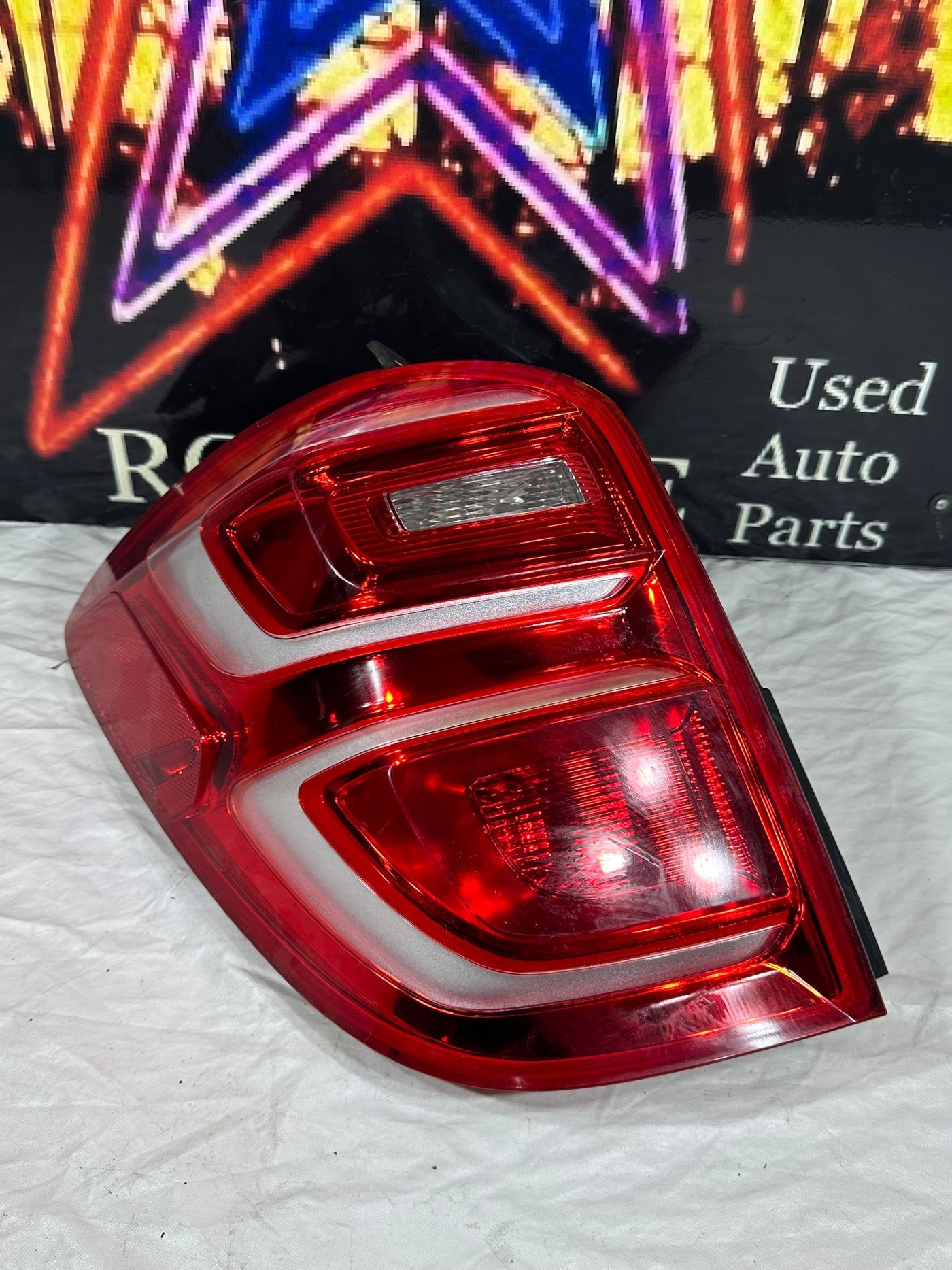2016 - 17 CHEVY EQUINOX LH DRIVER SIDE OEM TAIL LIGHT OEM